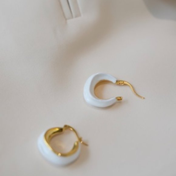 White retro enamel earrings with irregular circle - Picture 1 of 5